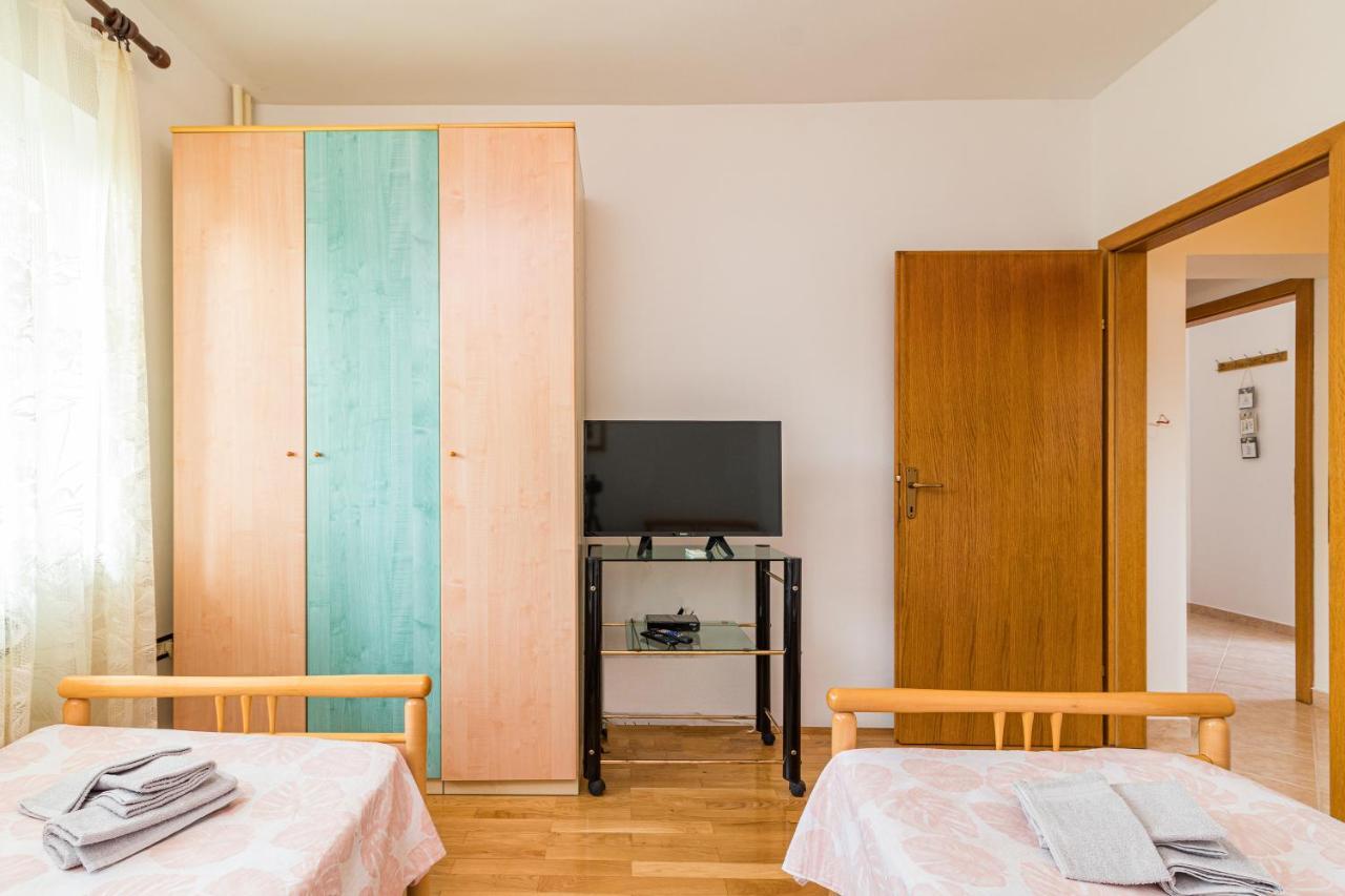 Apartment Holiday House Damir - 1 And 2 - Happy *