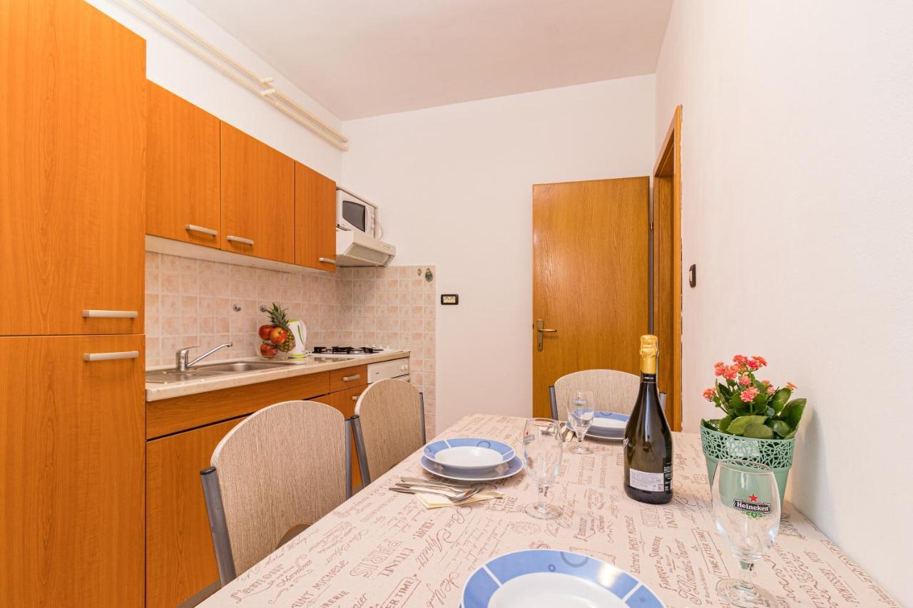 Holiday House Damir - 1 And 2 - Happy Apartment Pula