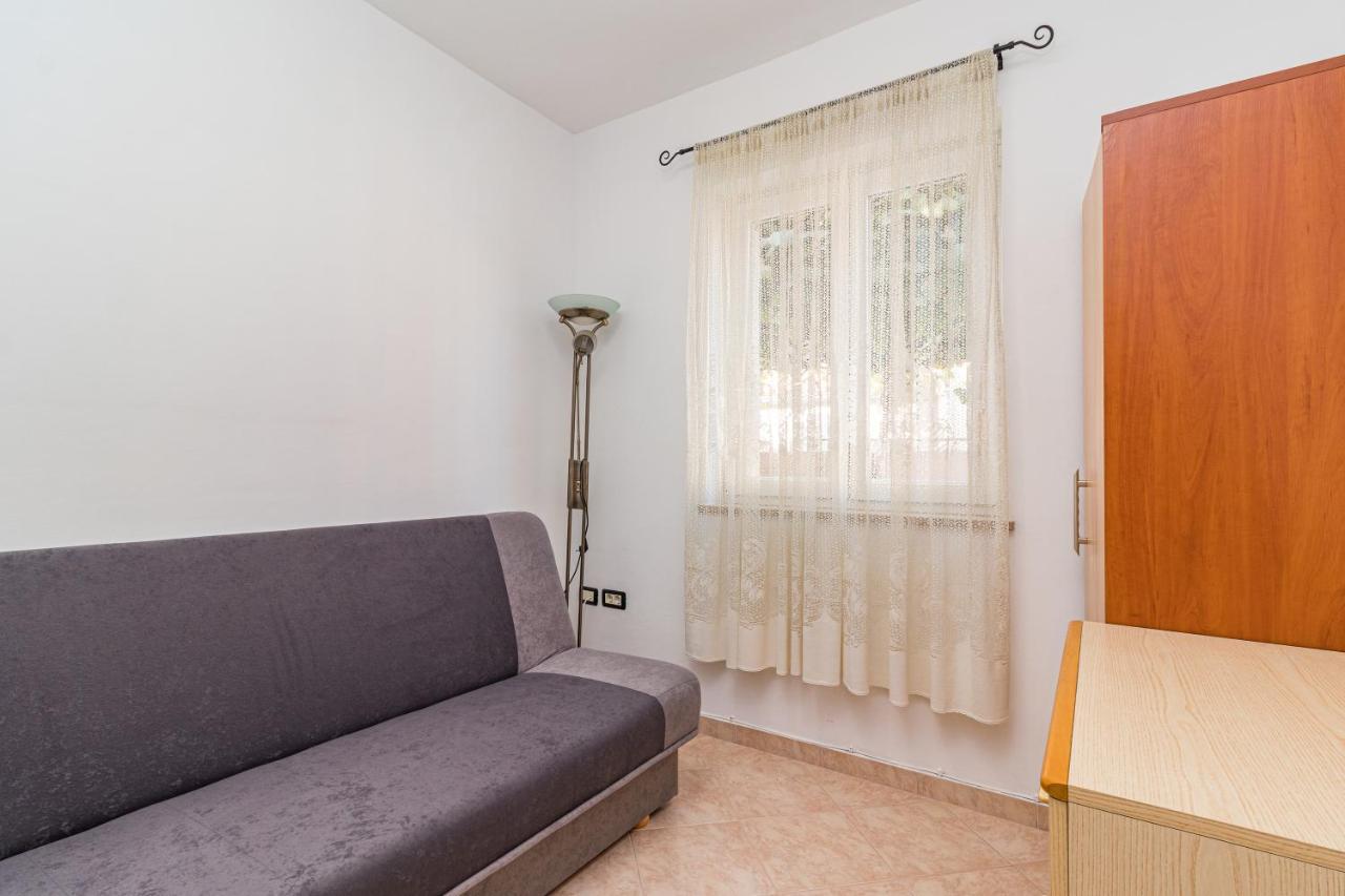 Apartment Holiday House Damir - 1 And 2 - Happy